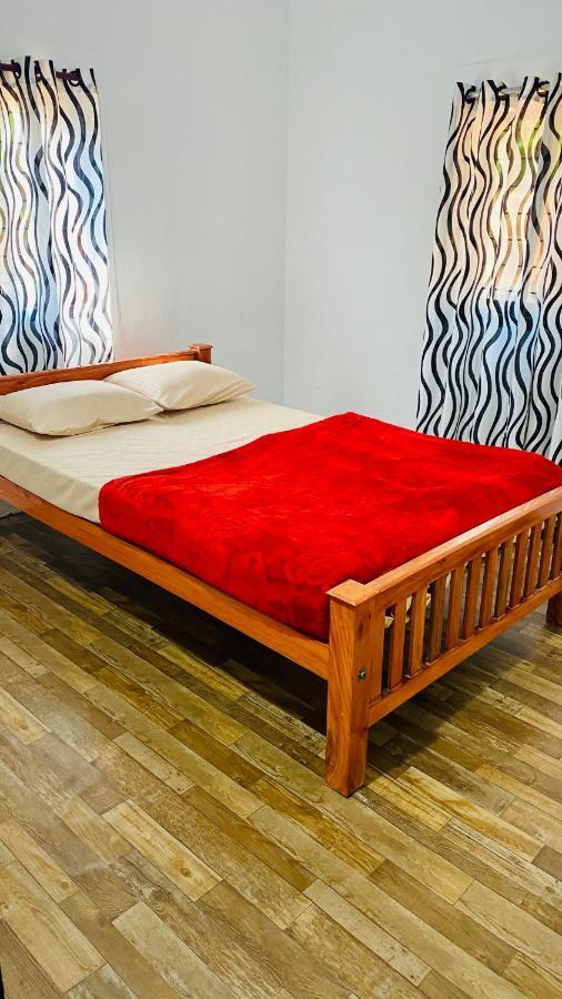 Misty Moon Home Stay Ідуккі Екстер'єр фото